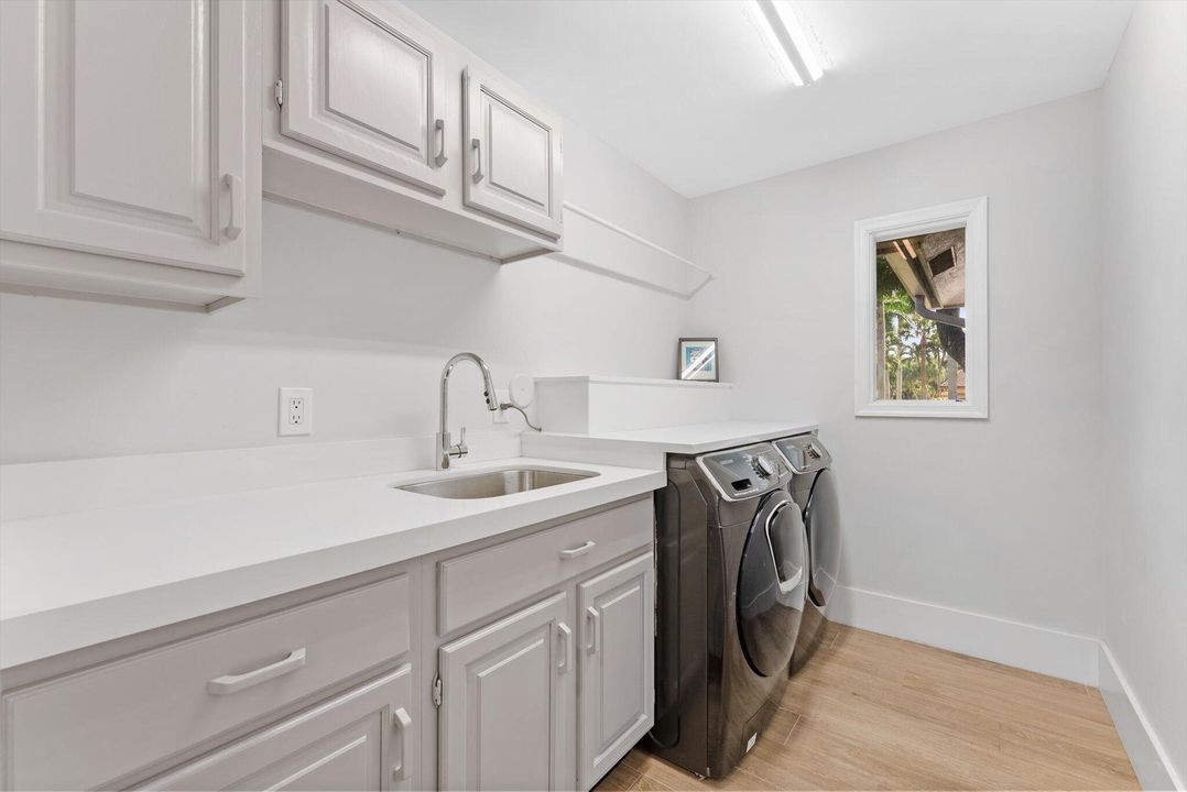 En Venta: $1,900,000 (4 camas, 3 baños, 3150 Pies cuadrados)