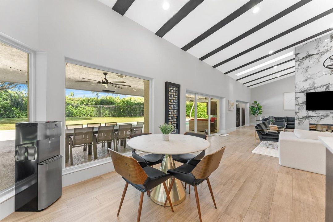 En Venta: $1,900,000 (4 camas, 3 baños, 3150 Pies cuadrados)