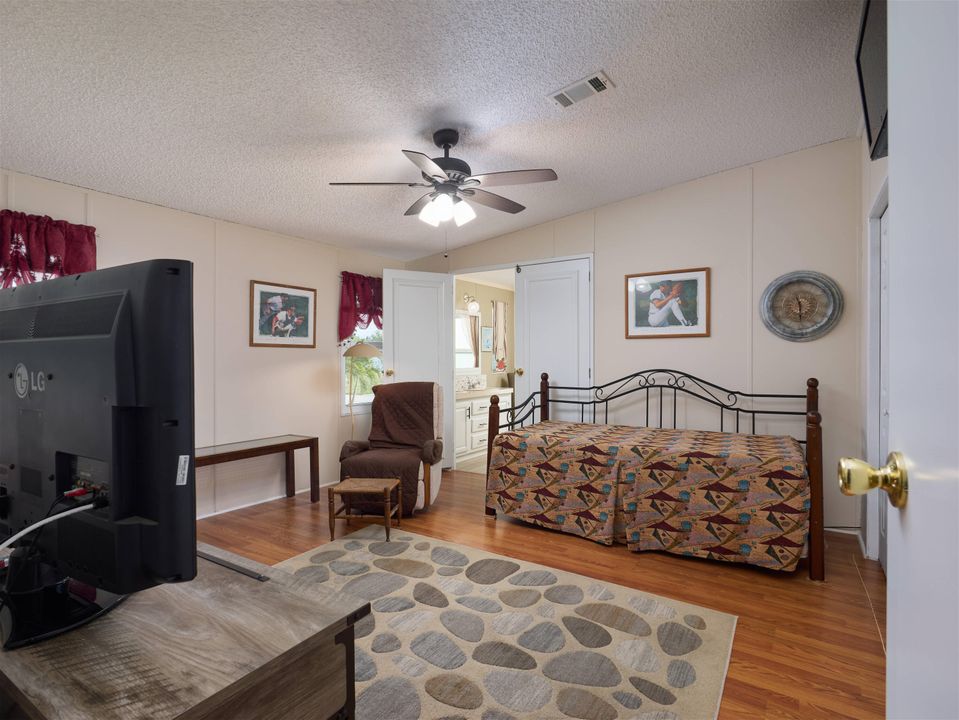 For Sale: $224,900 (3 beds, 2 baths, 1574 Square Feet)