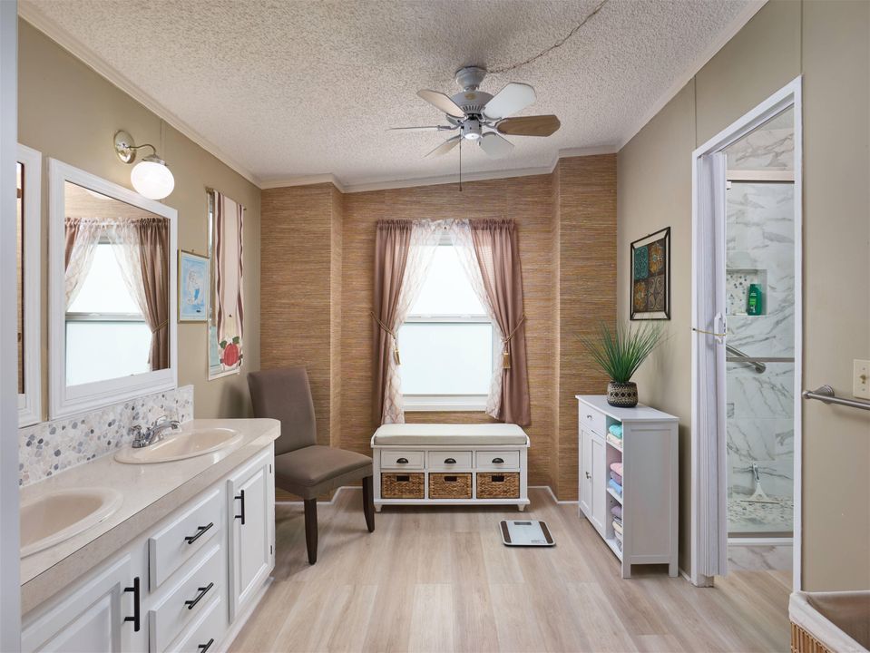 For Sale: $224,900 (3 beds, 2 baths, 1574 Square Feet)