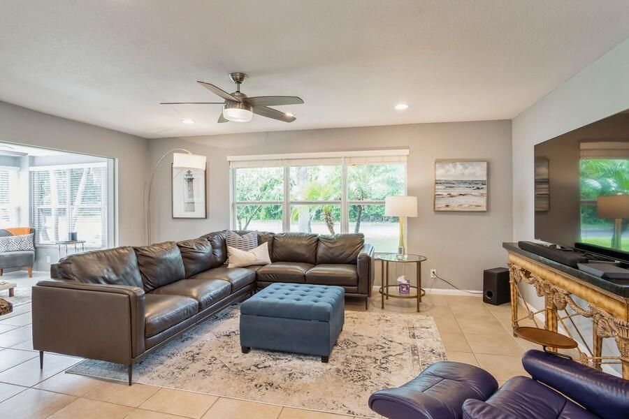 En Venta: $279,999 (2 camas, 2 baños, 1080 Pies cuadrados)