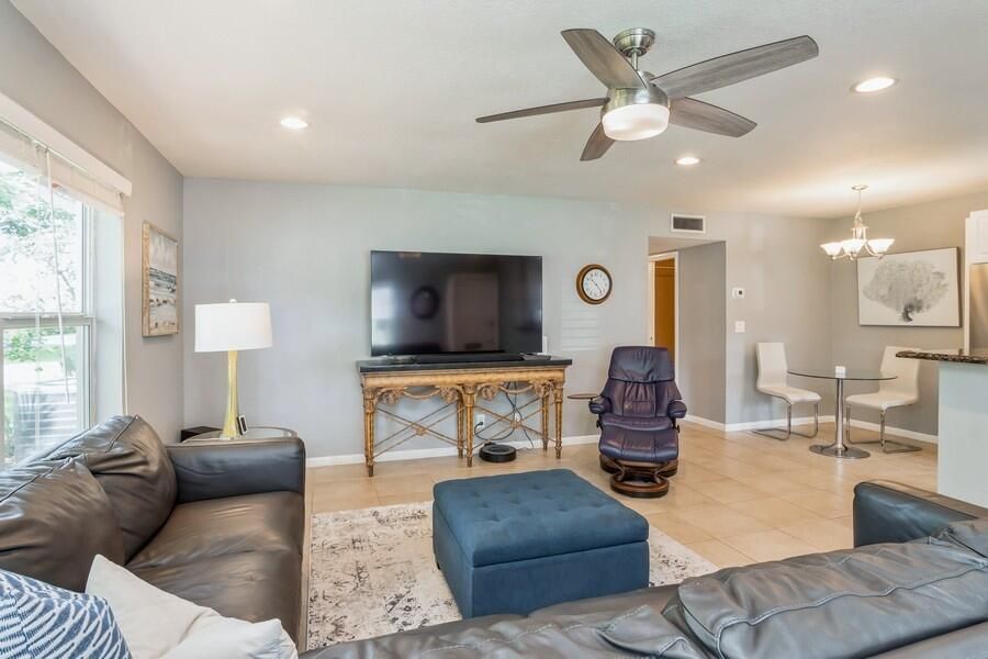 En Venta: $279,999 (2 camas, 2 baños, 1080 Pies cuadrados)