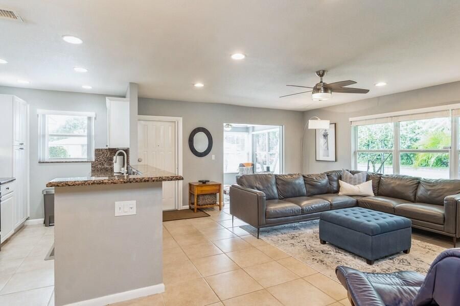 En Venta: $279,999 (2 camas, 2 baños, 1080 Pies cuadrados)