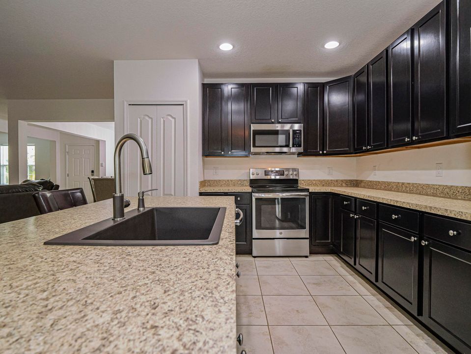 For Sale: $629,900 (4 beds, 3 baths, 2447 Square Feet)