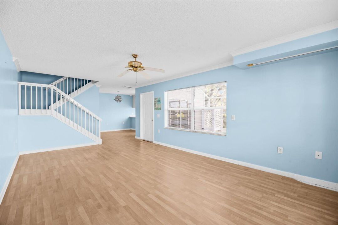 En Venta: $215,000 (2 camas, 2 baños, 1374 Pies cuadrados)