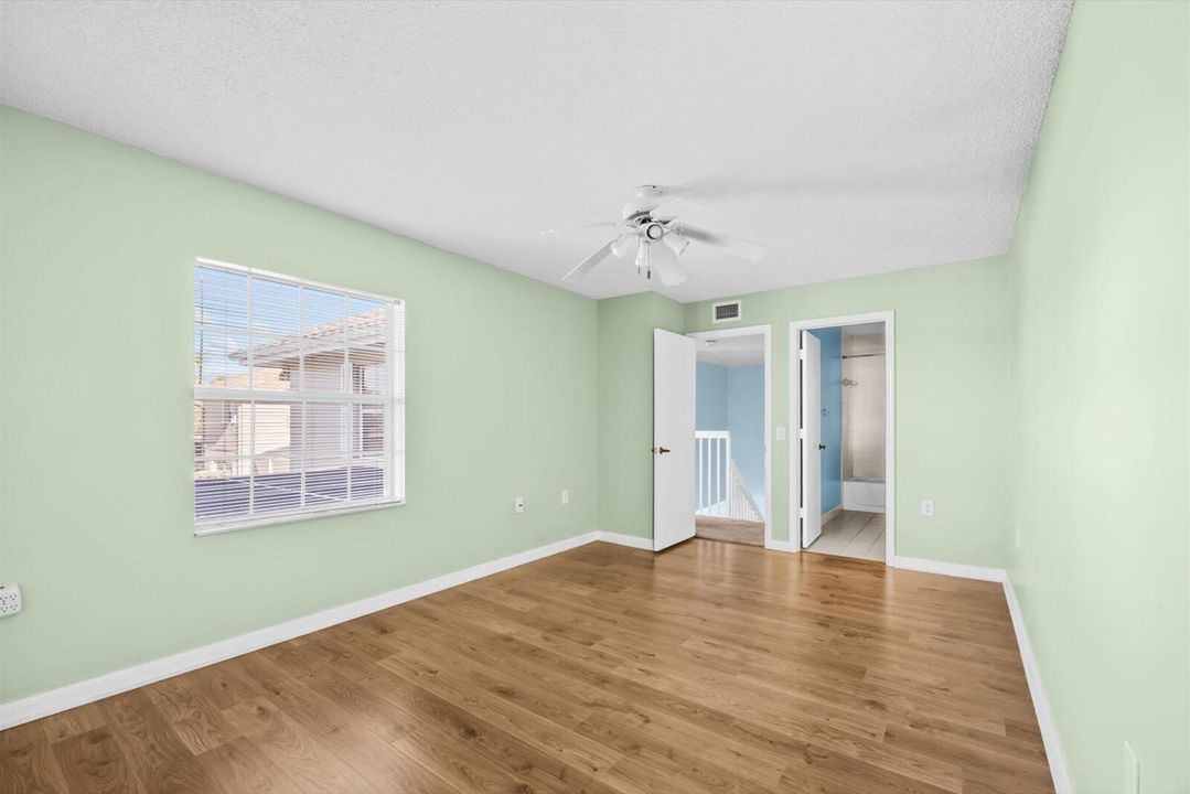 En Venta: $215,000 (2 camas, 2 baños, 1374 Pies cuadrados)