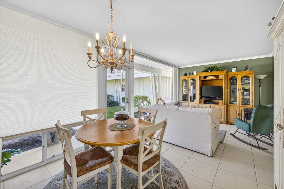 For Sale: $458,000 (2 beds, 2 baths, 850 Square Feet)