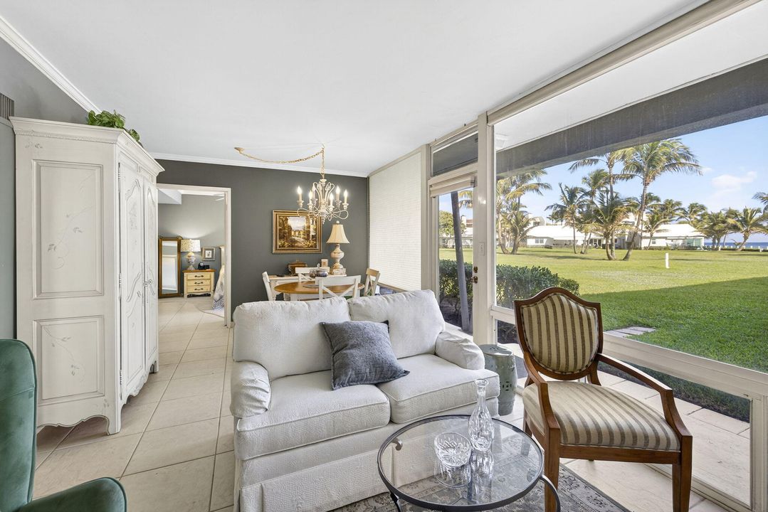 For Sale: $458,000 (2 beds, 2 baths, 850 Square Feet)