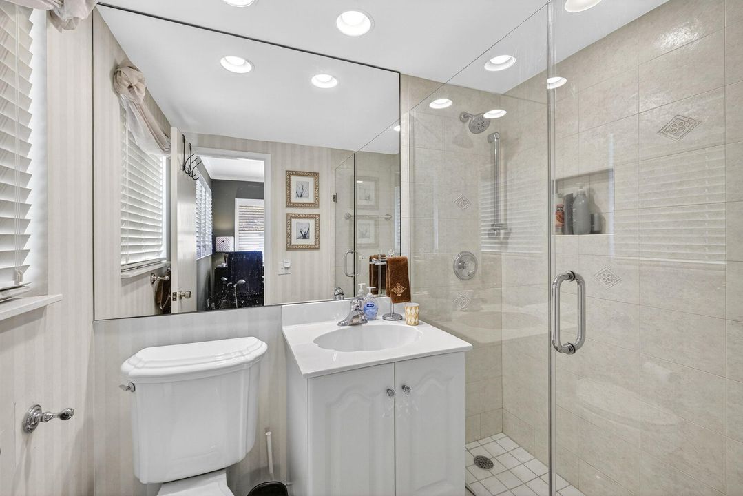 For Sale: $458,000 (2 beds, 2 baths, 850 Square Feet)