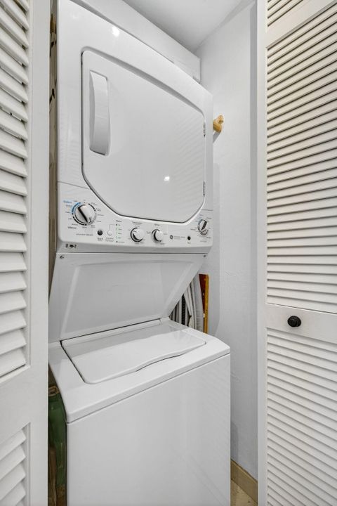 For Sale: $458,000 (2 beds, 2 baths, 850 Square Feet)