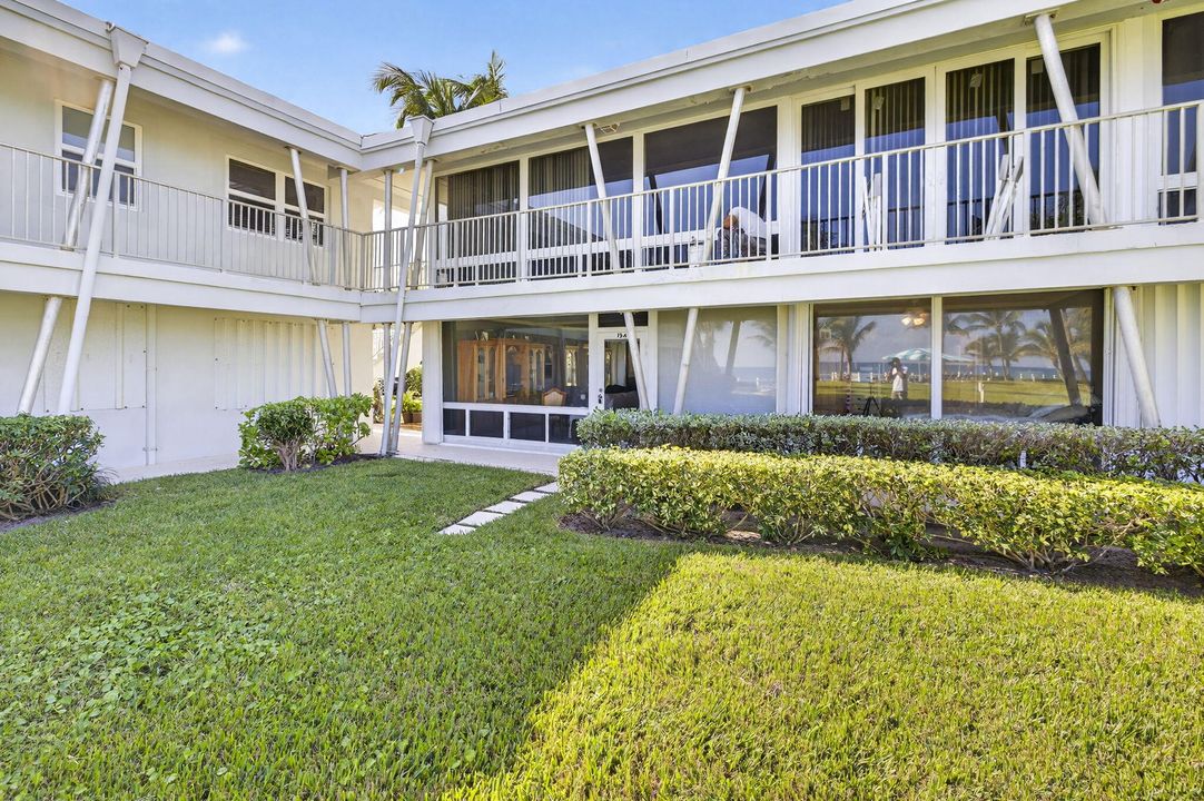 For Sale: $458,000 (2 beds, 2 baths, 850 Square Feet)