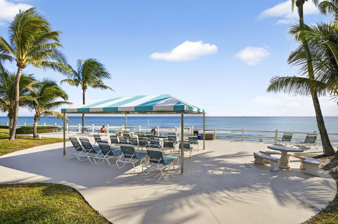 For Sale: $458,000 (2 beds, 2 baths, 850 Square Feet)