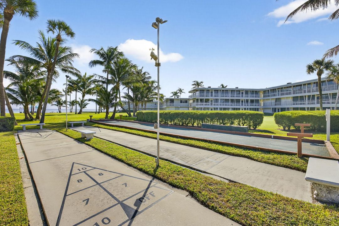 For Sale: $458,000 (2 beds, 2 baths, 850 Square Feet)