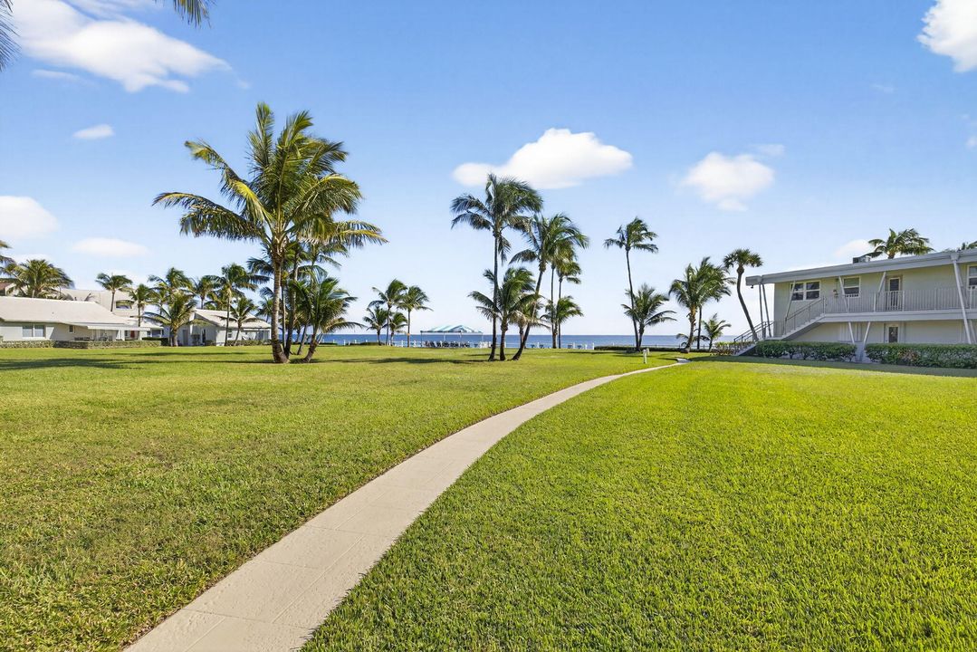 For Sale: $458,000 (2 beds, 2 baths, 850 Square Feet)