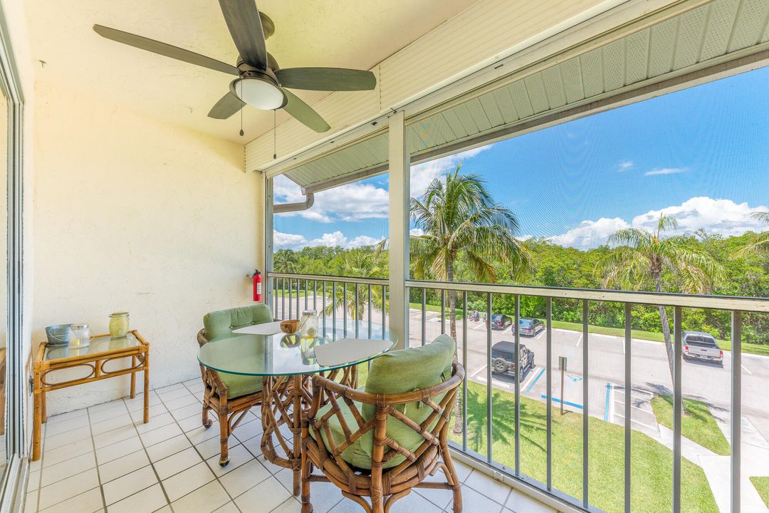 For Sale: $287,000 (2 beds, 2 baths, 1090 Square Feet)