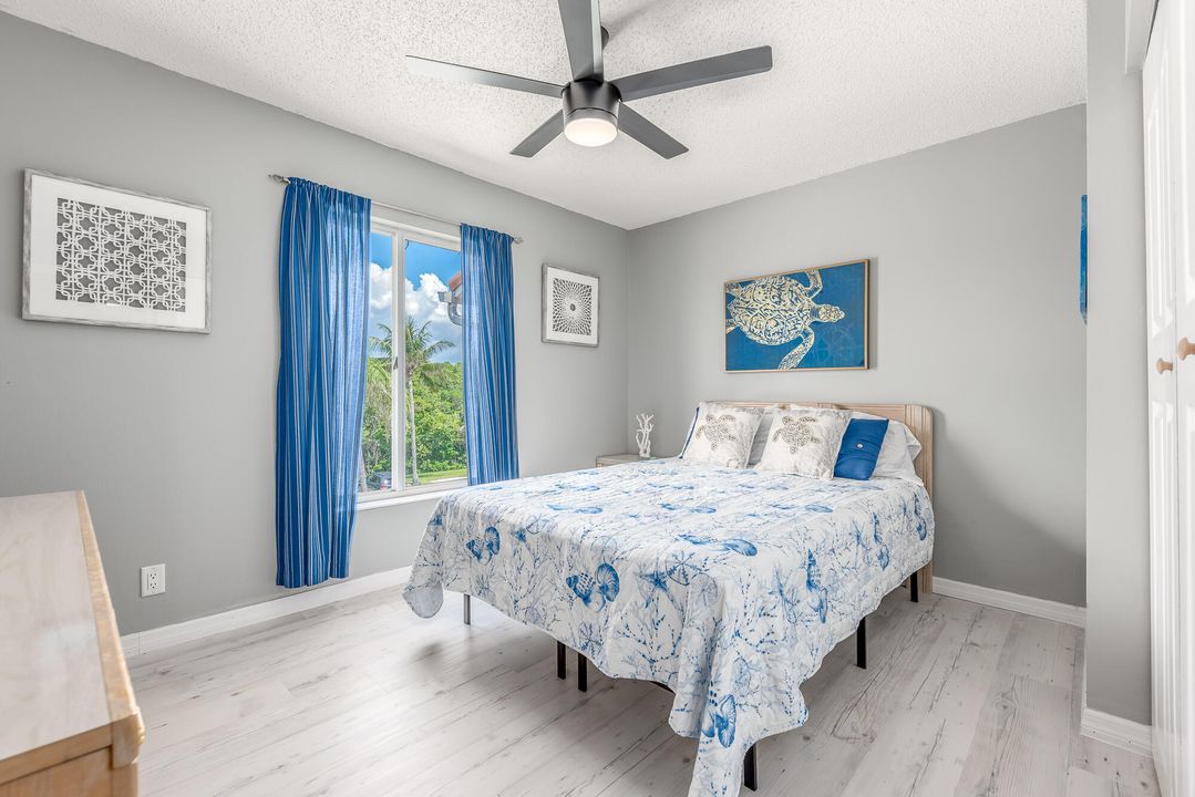 For Sale: $287,000 (2 beds, 2 baths, 1090 Square Feet)