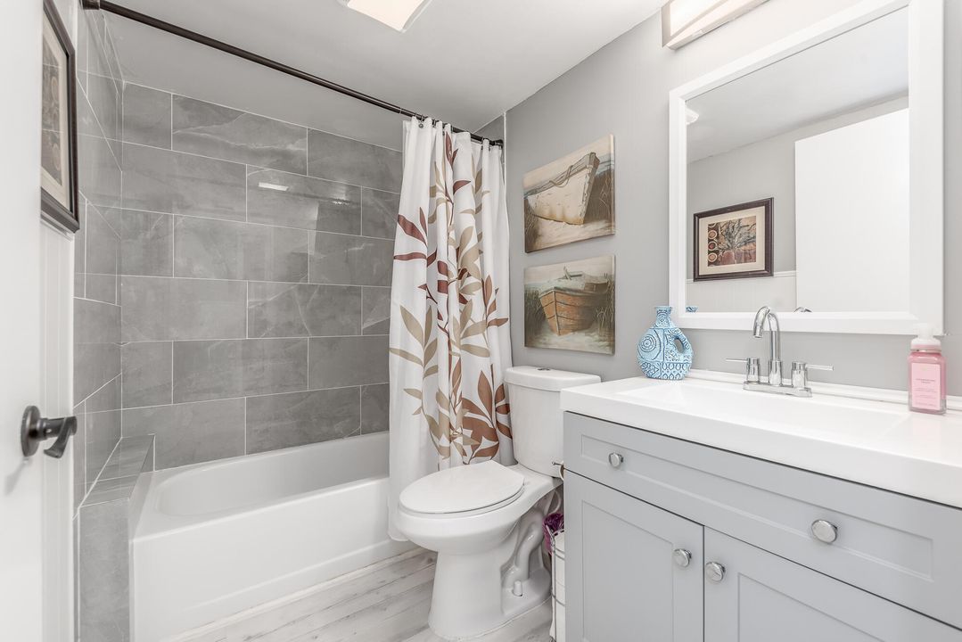 For Sale: $287,000 (2 beds, 2 baths, 1090 Square Feet)