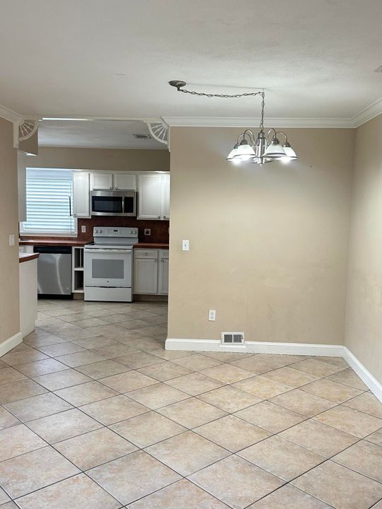 For Rent: $2,150 (3 beds, 2 baths, 1257 Square Feet)