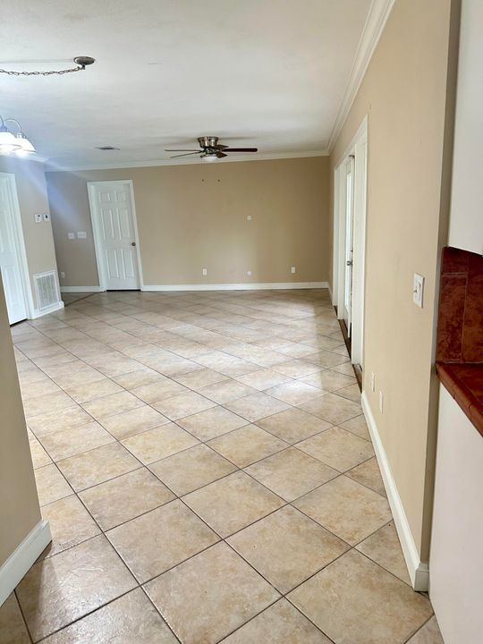 For Rent: $2,150 (3 beds, 2 baths, 1257 Square Feet)