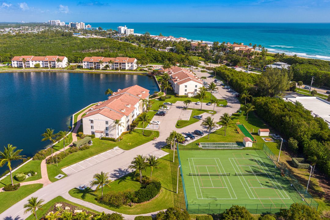 For Sale: $287,000 (2 beds, 2 baths, 1090 Square Feet)