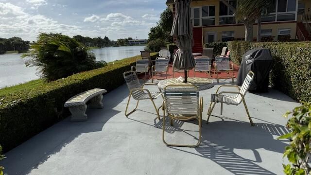 For Sale: $162,000 (1 beds, 1 baths, 740 Square Feet)