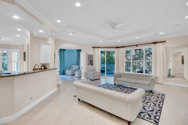 For Sale: $950,000 (3 beds, 3 baths, 3043 Square Feet)