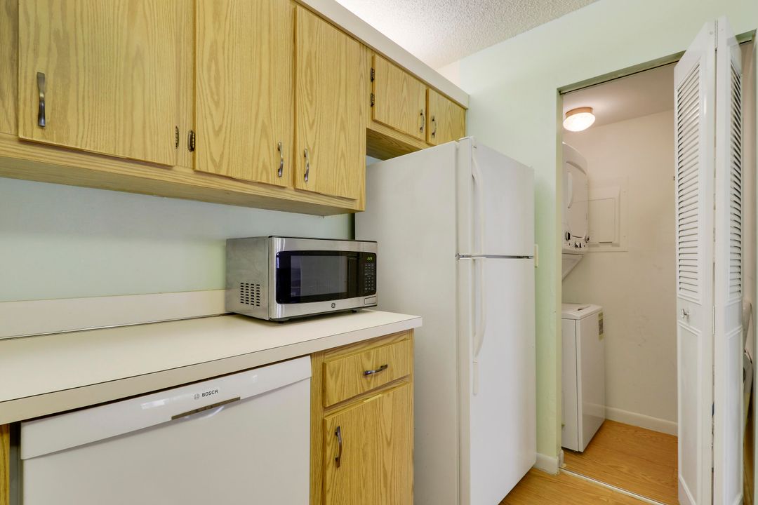 For Rent: $1,650 (1 beds, 1 baths, 830 Square Feet)