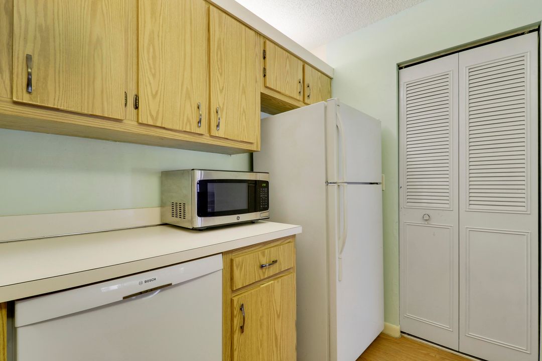 For Rent: $1,650 (1 beds, 1 baths, 830 Square Feet)