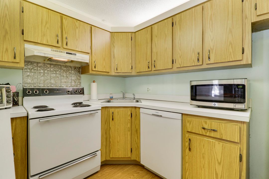 For Rent: $1,650 (1 beds, 1 baths, 830 Square Feet)