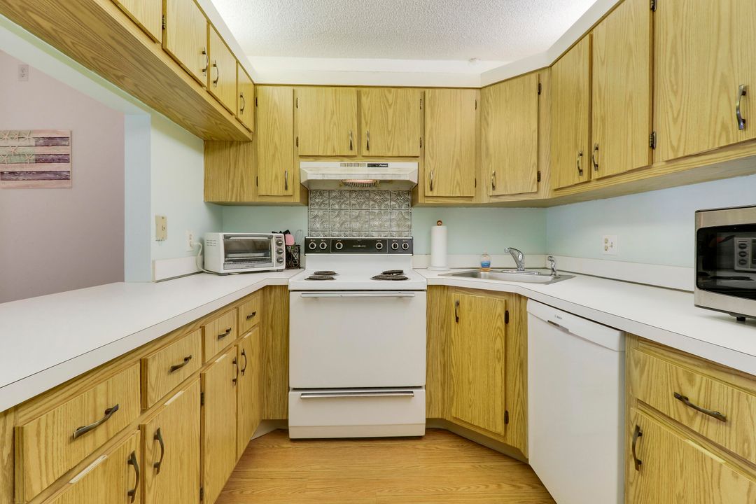 For Rent: $1,650 (1 beds, 1 baths, 830 Square Feet)