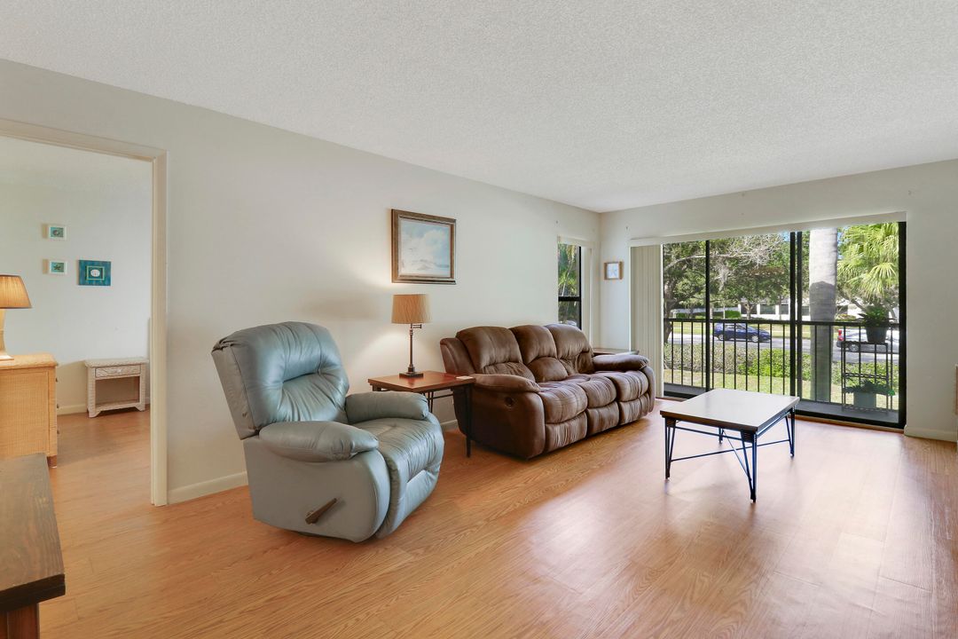 For Rent: $1,650 (1 beds, 1 baths, 830 Square Feet)