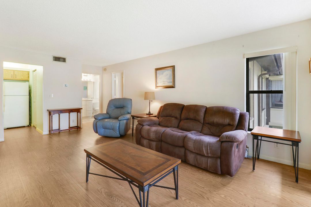 For Rent: $1,650 (1 beds, 1 baths, 830 Square Feet)