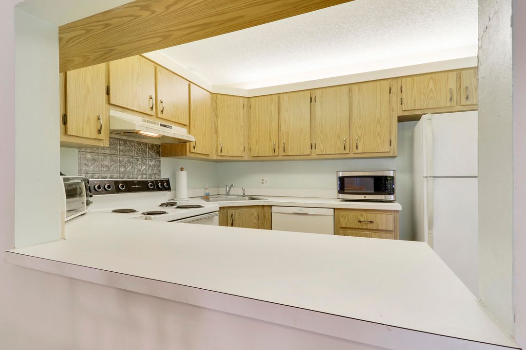 For Rent: $1,650 (1 beds, 1 baths, 830 Square Feet)