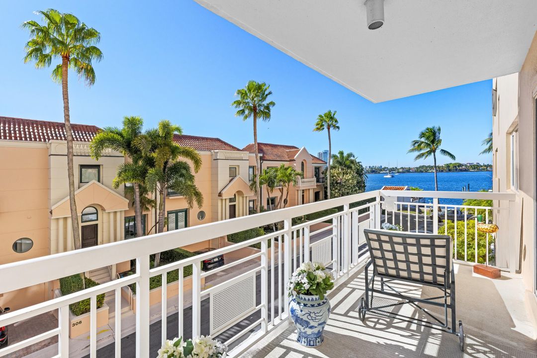 На продажу: $2,750,000 (2 спален, 2 ванн, 1438 Квадратных фут)