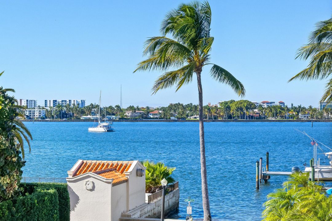 На продажу: $2,750,000 (2 спален, 2 ванн, 1438 Квадратных фут)