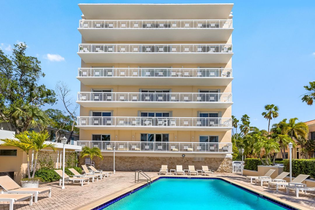 На продажу: $2,750,000 (2 спален, 2 ванн, 1438 Квадратных фут)