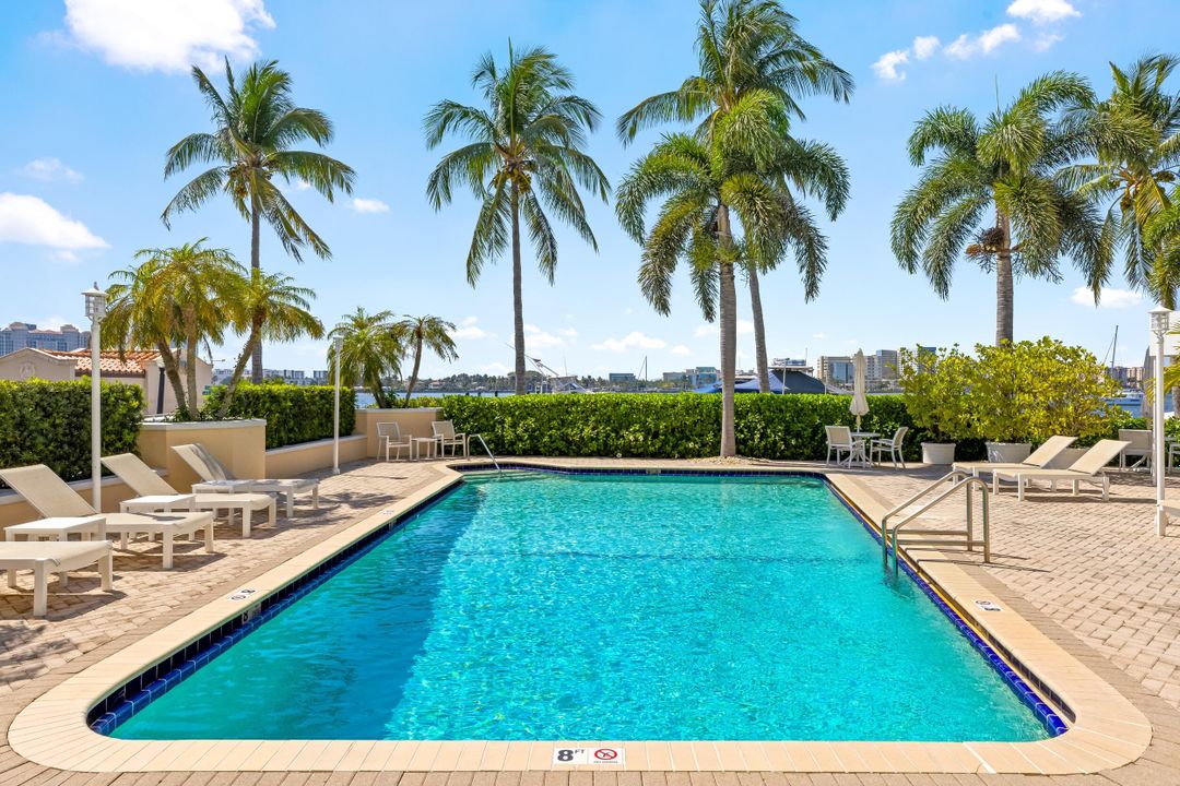 На продажу: $2,750,000 (2 спален, 2 ванн, 1438 Квадратных фут)