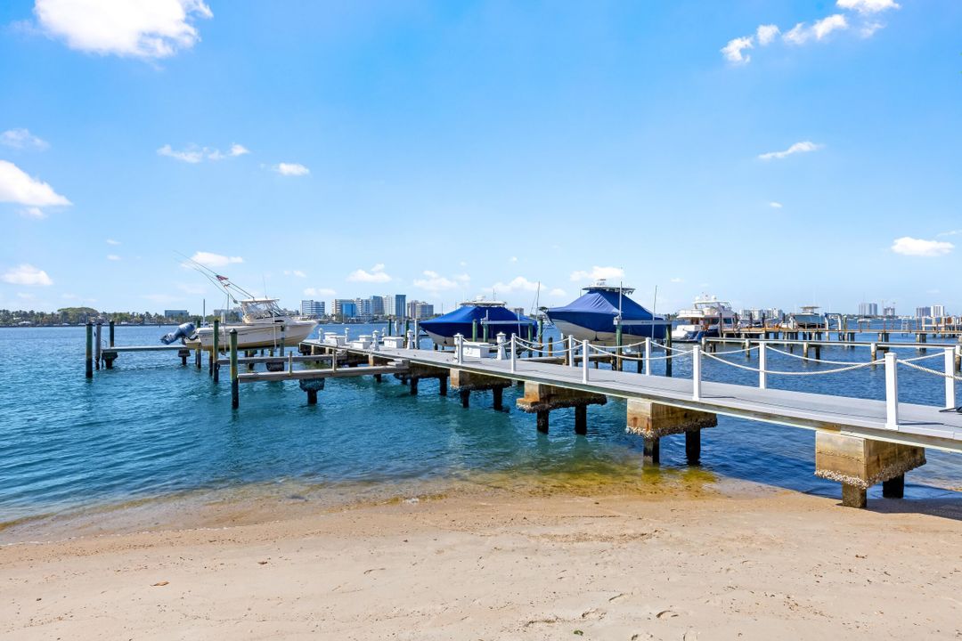 На продажу: $2,750,000 (2 спален, 2 ванн, 1438 Квадратных фут)