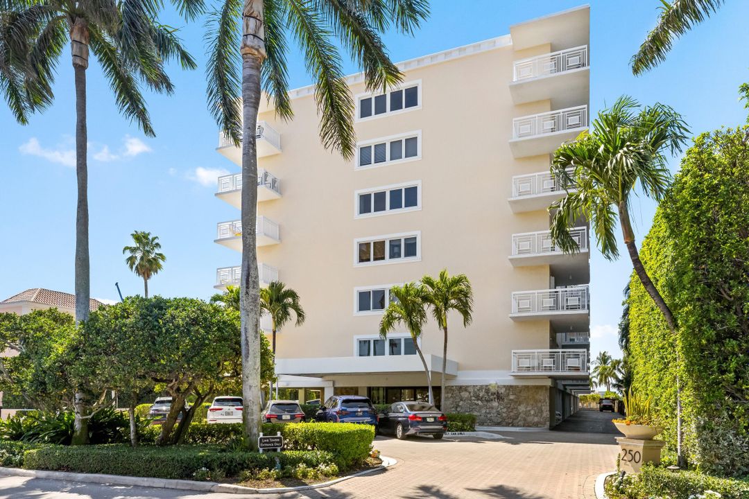 На продажу: $2,750,000 (2 спален, 2 ванн, 1438 Квадратных фут)