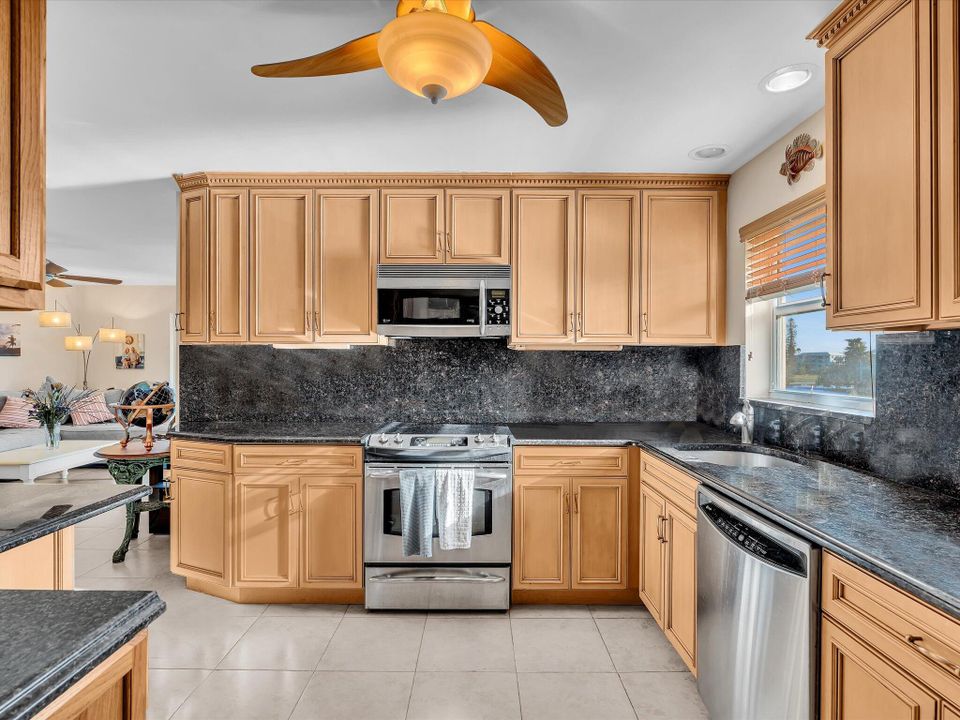 待售: $439,900 (2 贝兹, 2 浴室, 1200 平方英尺)