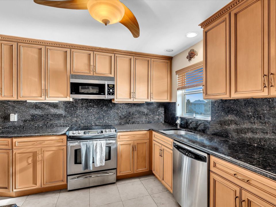 待售: $439,900 (2 贝兹, 2 浴室, 1200 平方英尺)