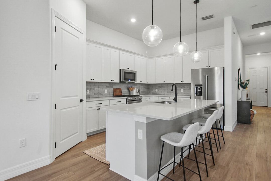 待售: $835,000 (3 贝兹, 2 浴室, 2298 平方英尺)