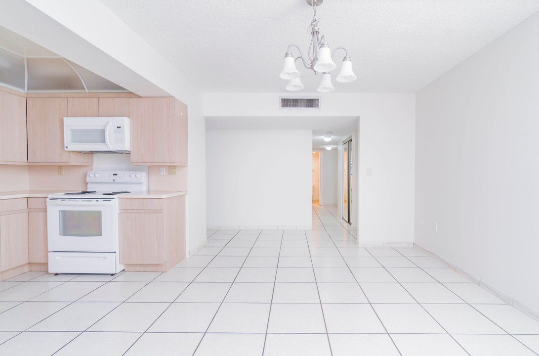 For Sale: $225,000 (3 beds, 2 baths, 1380 Square Feet)