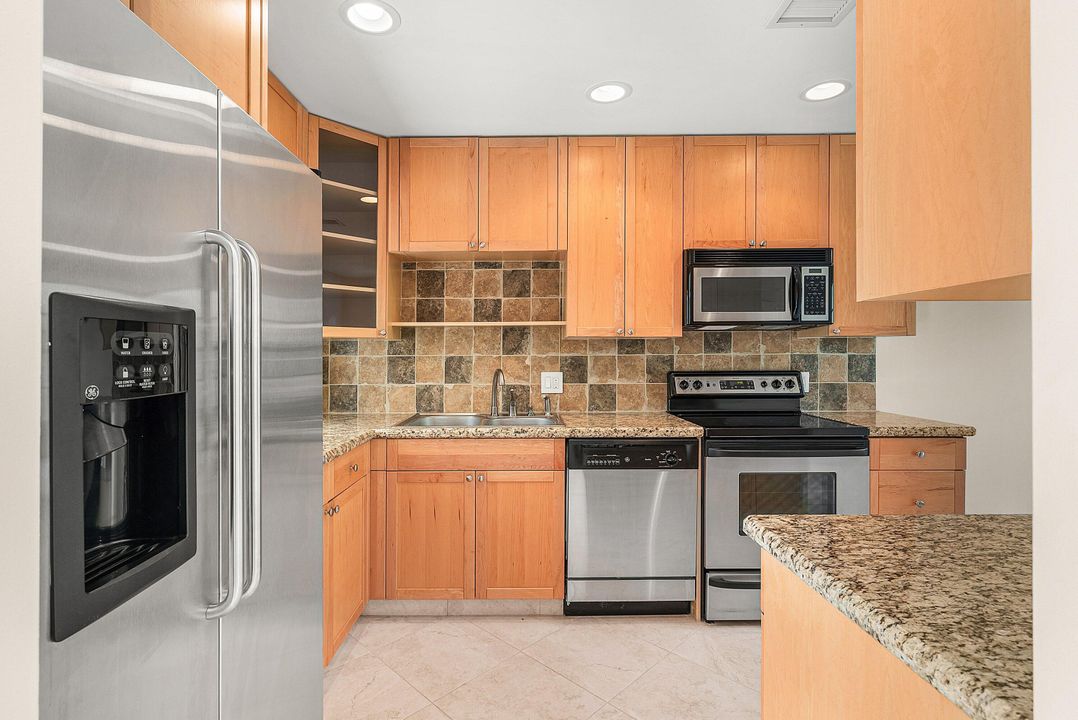 For Sale: $62,900 (2 beds, 2 baths, 1429 Square Feet)