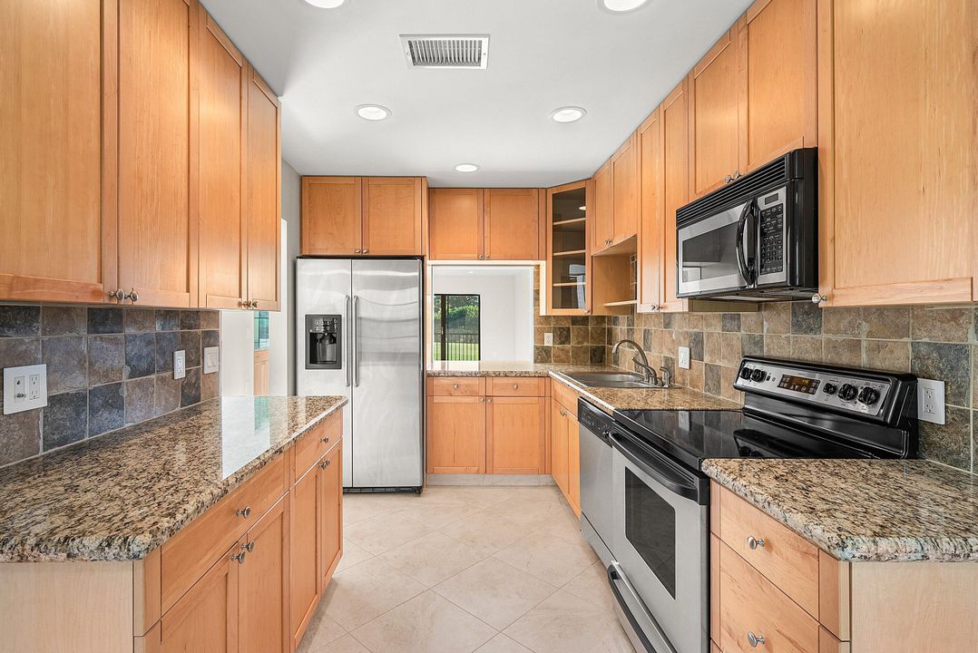 For Sale: $62,900 (2 beds, 2 baths, 1429 Square Feet)