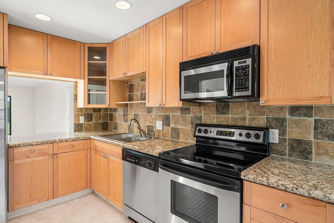 For Sale: $62,900 (2 beds, 2 baths, 1429 Square Feet)