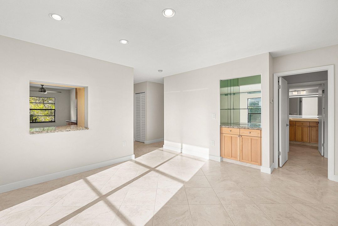 For Sale: $62,900 (2 beds, 2 baths, 1429 Square Feet)