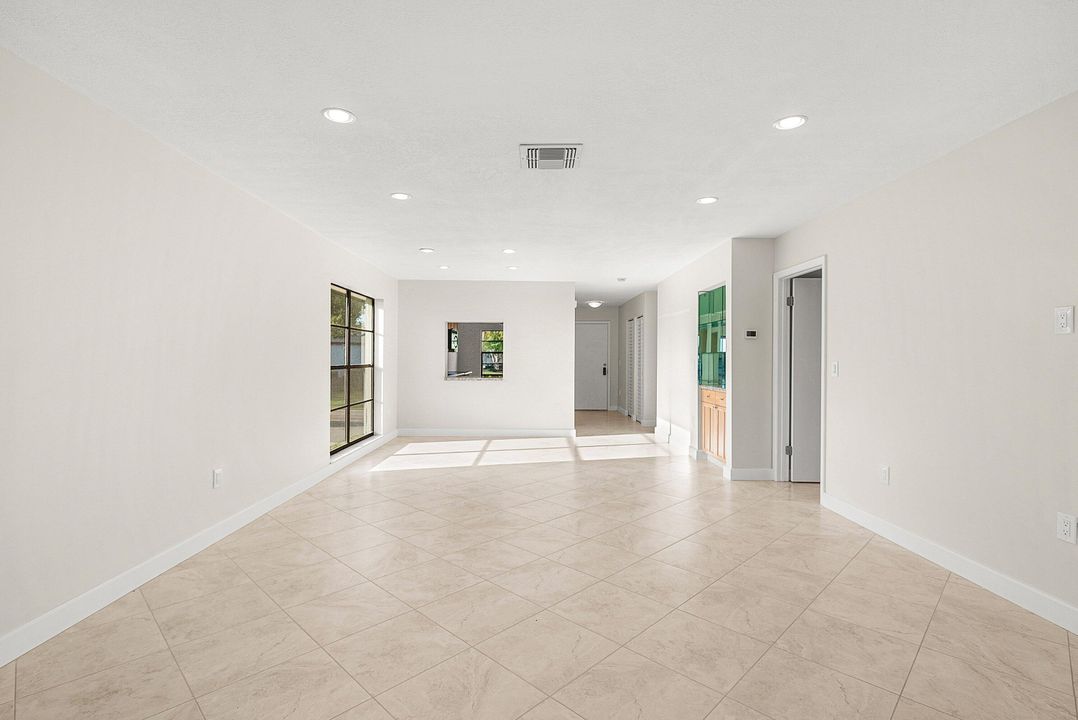 For Sale: $62,900 (2 beds, 2 baths, 1429 Square Feet)