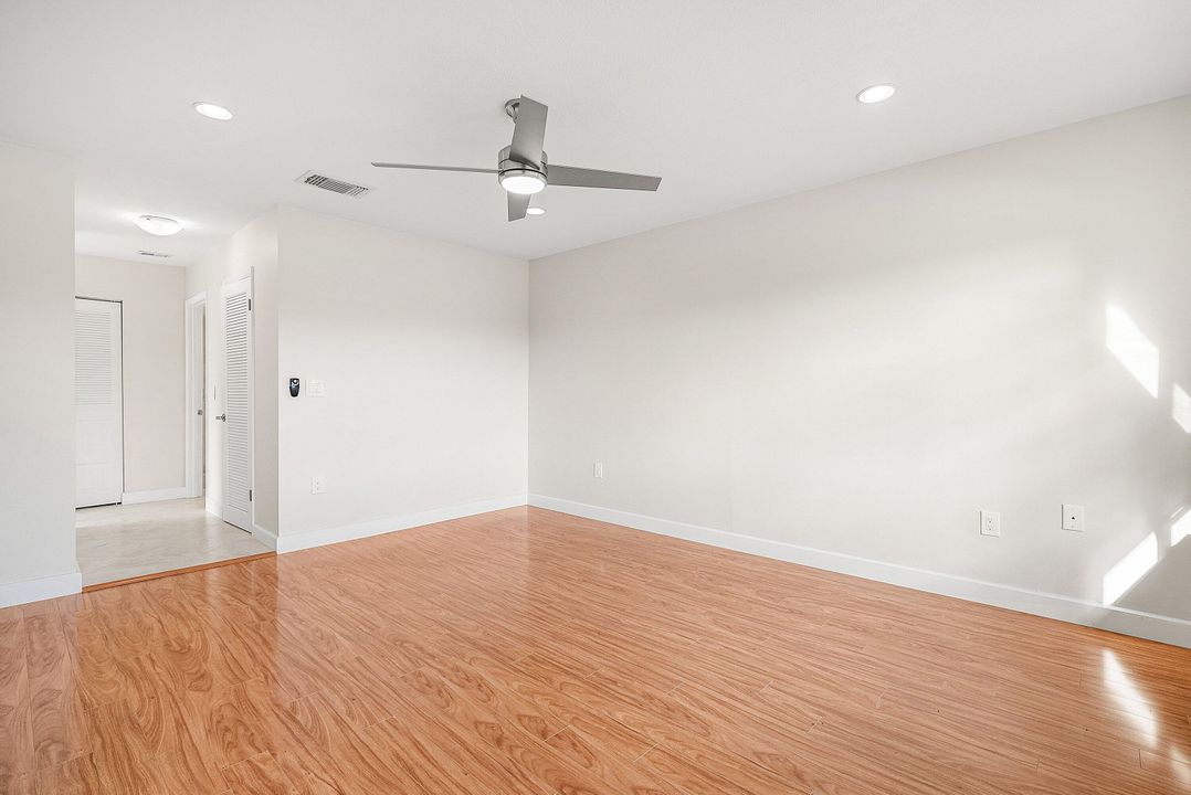 For Sale: $62,900 (2 beds, 2 baths, 1429 Square Feet)