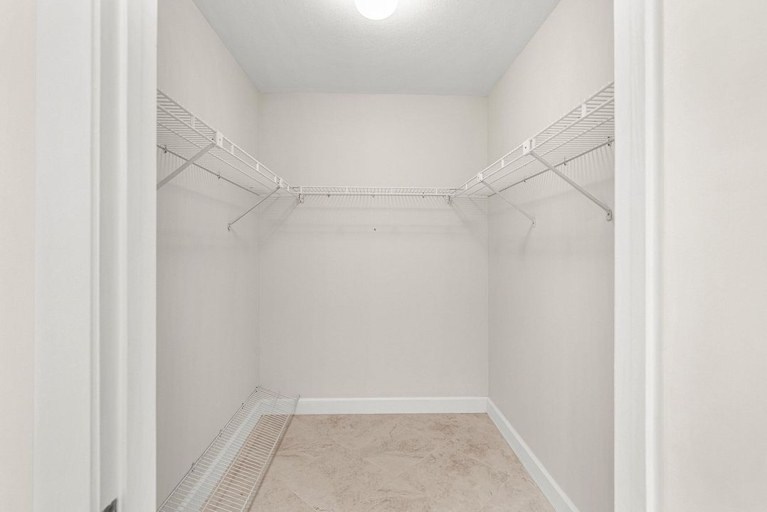 For Sale: $62,900 (2 beds, 2 baths, 1429 Square Feet)